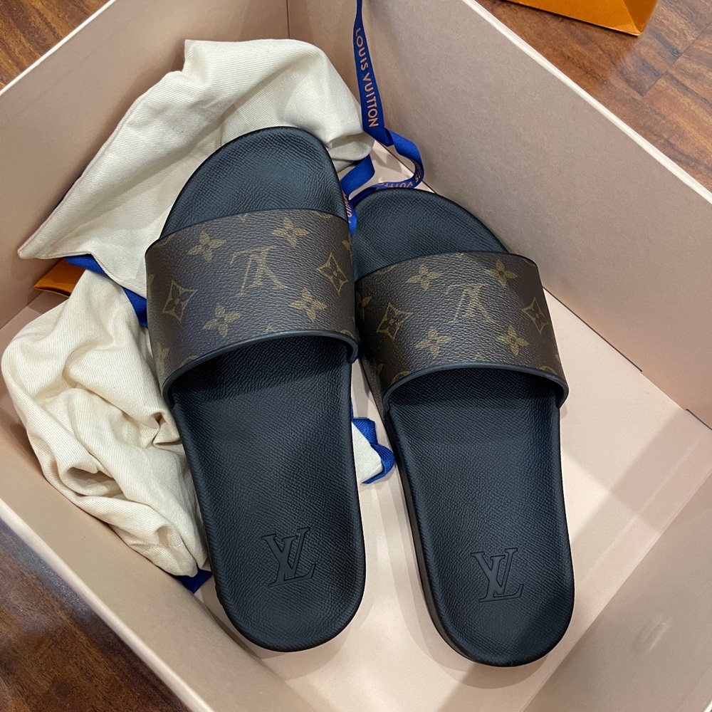 LOUIS VUITTON SLIDES 🤍